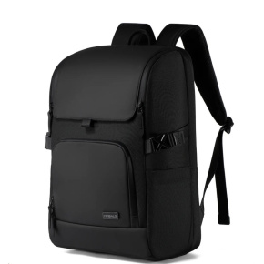 MYBALO ASTON Perfektní volba pro minimalisty s dobrým vkusem  6 ikon: - Nejtenčí batoh - Elegantní - Kapsa na notebook do 15,6" - Kapsa na tablet do 9" - Otevírání o 180 stupňů - USB a USB-C port - Drží tvar - Voděodolný - Skryté kapsy  Elegantní a minimalistický Jedná se o velmi elegantní a minimalistický batoh. S tímto parťákem neuděláte chybu při běžném nošení do města, ani na důležité schůzce.  Tenký batoh MYBALO Aston je batoh s vůbec nejmenší hloubkou z naší nabídky. Díky tomu působí elegantně a minimalisticky, ale i přesto se do něj vejdou všechny vaše nezbytnosti.  Kvalitní voděodolný materiál, dlouhá životnost Kvalitní umělá kůže zajišťuje trvanlivost a odolnost batohu proti vodě a opotřebení. MYBALO Aston tak bude vaším společníkem opravdu dlouho.  Drží tvar Batoh si zachovává svůj tvar také v případě, že jej budete mít úplně prázdný.  Vestavěný USB a USB-C port Nabíjejte svá elektronická zařízení kdekoli a kdykoli díky vestavěnému USB a USB-C portu.  Popruh k uchycení na kufr Cestujte pohodlně. Kdykoli chcete mít volná záda, jednoduše připevněte batoh na rukojeť svého kufru.  Pohodlné polstrování Užijte si komfortní nošení díky kvalitnímu a prodyšnému polstrování ramenních popruhů a zádové části.  Další praktické kapsy Zorganizujte si pohodlně a snadno své věci díky množství vychytaných kapes.  Skryté kapsy V zádové části a na ramenním popruhu najdete skryté kapsy pro bezpečné uložení cenností.  Vnitřní kapsy Vnitřní kapsy slouží pro snadnou organizaci všech vašich věcí.  Přední kapsa Přední kapsa je určena pro věci, které chcete mít rychle a snadno po ruce.  Parametry: - Rozměry: 46 x 30 x 9 cm - Objem: 11 l - Hmotnost: 1,19 kg - Kapsa na notebook: Ano (do vel. 15,6") - Kapsa na tablet: Ano (do vel. 9") - USB port: Ano - Voděodolnost: Ano - Hlavní materiál: Ekokůže + Polyester - Podšívka: Polyester - Barva: Černá